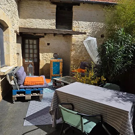 Talia Hébergement de vacances Saint-Crépin-et-Carlucet